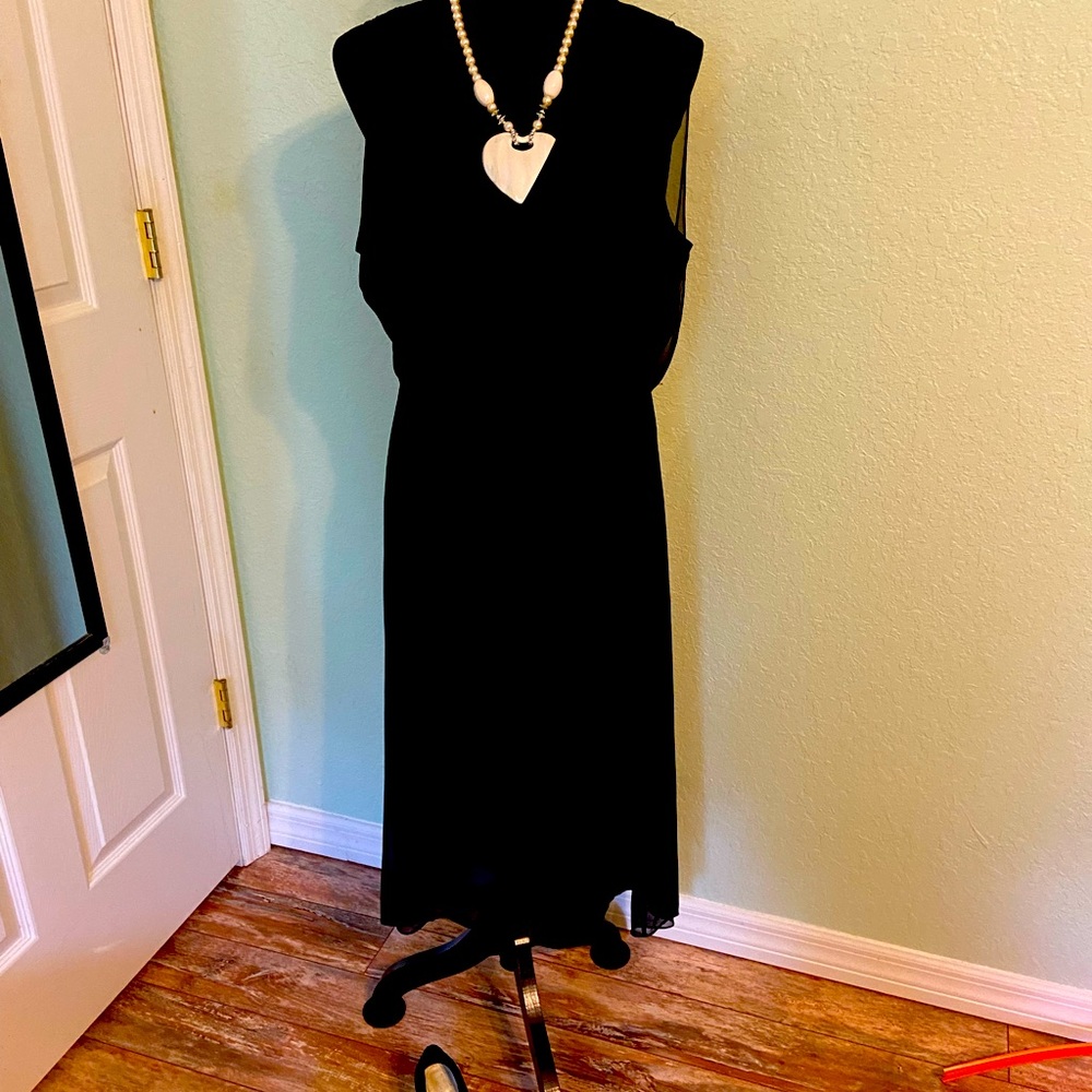 Beautiful high low dress, non-smoking home, used for a cruise